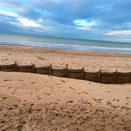 Lumineux à 300 M De La Et Commerces * Villers-sur-Mer