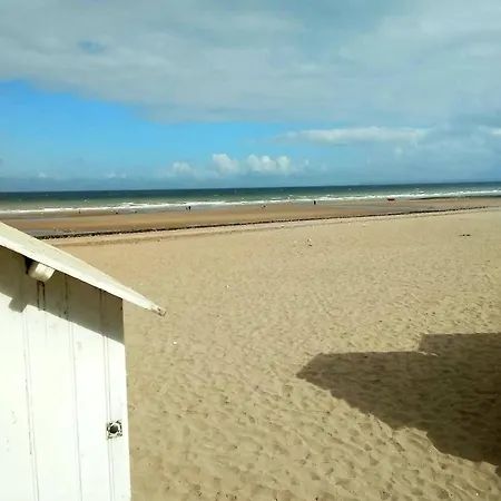 Lumineux à 300 M De La Et Commerces Villers-sur-Mer