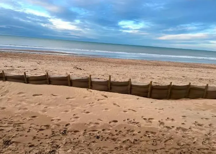 Lumineux à 300 M De La Et Commerces * Villers-sur-Mer